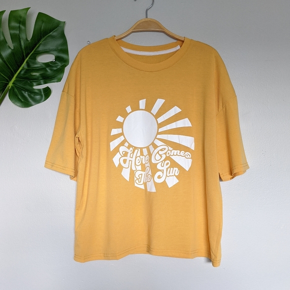 Yellow oversized boyfriend graphic tee - Picture 4 of 10